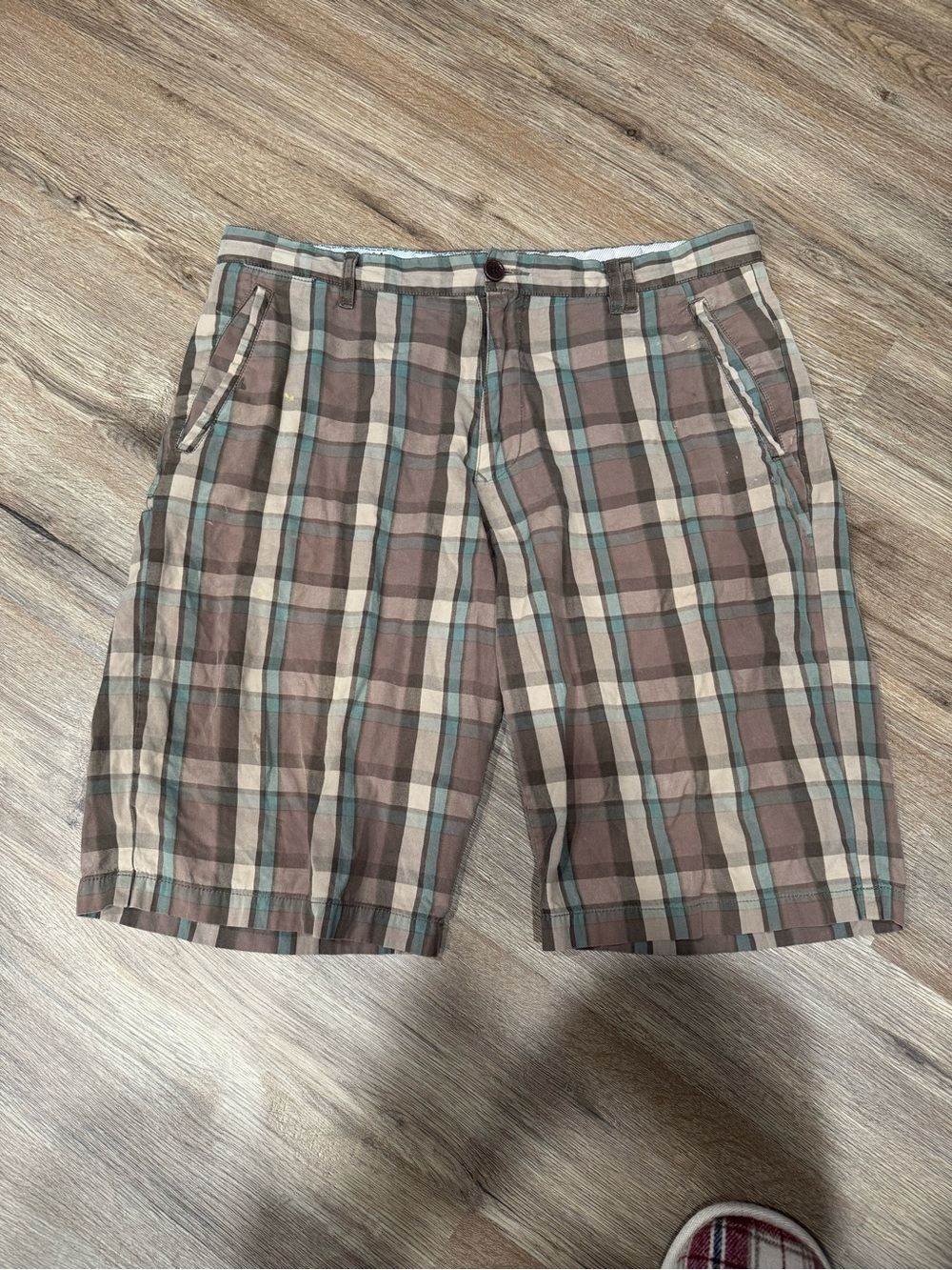 Y2K Volcom Plaid Cargo Shorts in Brown and Teal